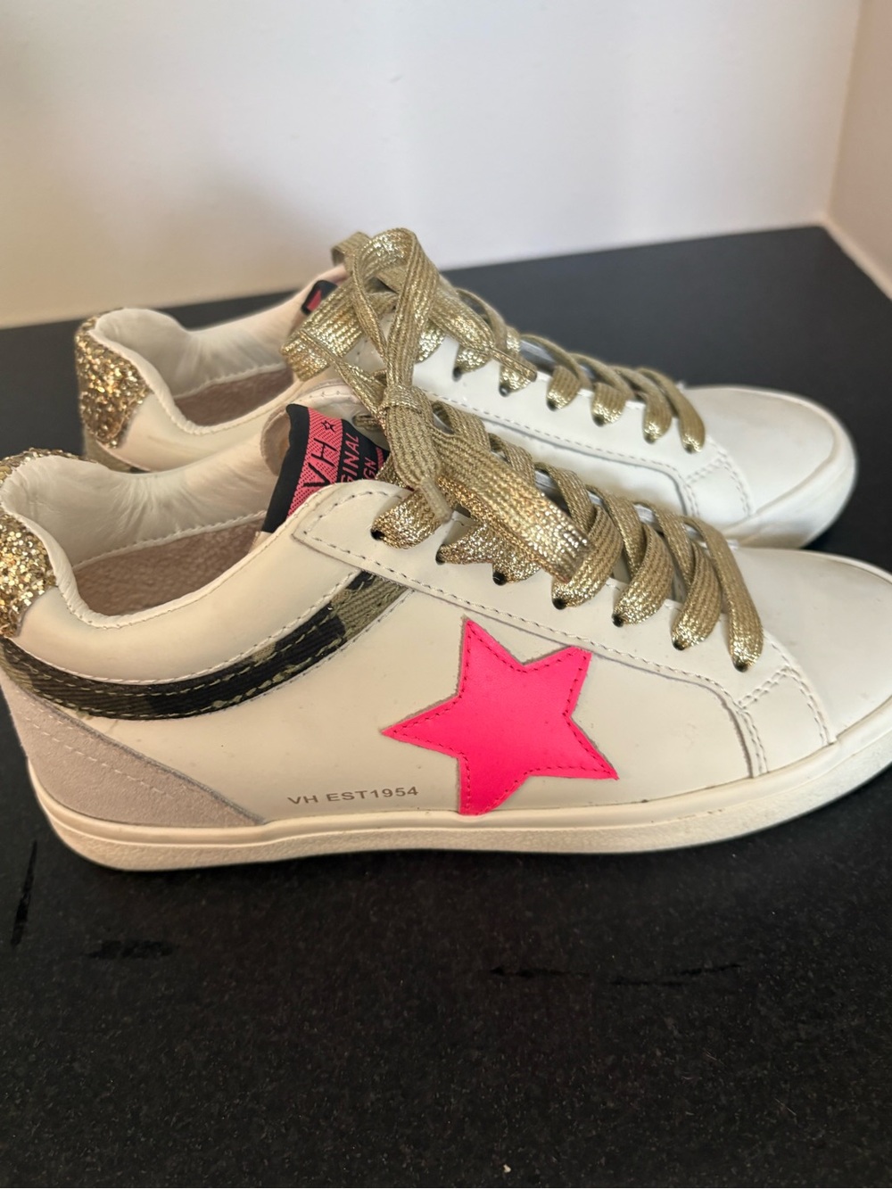 Vintage Havana White Sneakers with Hot Pink Star and Gold Accents Size 7